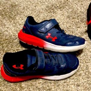 Underarmour sneakers in great used condition.